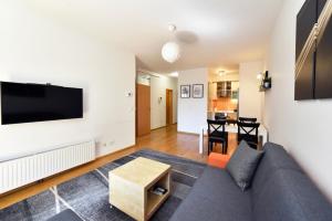 BLOCK APARTMENT PARK with private garage parking