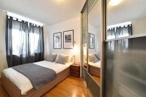 BLOCK APARTMENT PARK with private garage parking