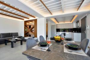 Villa Flamingo - 4 bedrooms - Private Pool - Next to renowned Issos Beach & Lake Korission