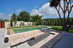 Villa Flamingo - 4 bedrooms - Private Pool - Next to renowned Issos Beach & Lake Korission