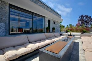 Villa Flamingo - 4 bedrooms - Private Pool - Next to renowned Issos Beach & Lake Korission