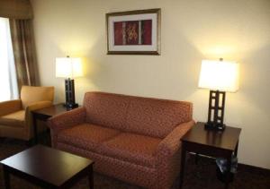 Deluxe King Room with Mobility/Hearing Impaired Access - Non-Smoking room in La Quinta by Wyndham Vicksburg