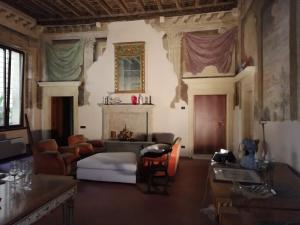 Palazzo Rinascimentale con affreschi