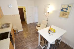 Bright, Romantic & Super Stylish Old Town Flat with Seaview & Shared Terrace