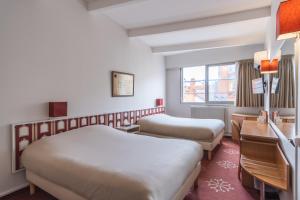 Hotels Hotel Ours Blanc - Place Victor Hugo : Chambre Quadruple