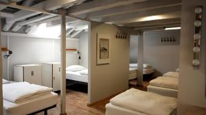 Bed in 10-Bed Mixed Dormitory Room with Shared Bathroom room in Goodmorning Solo Traveller Hostel