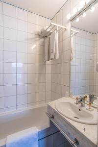 Hotels Hotel Ours Blanc - Place Victor Hugo : photos des chambres