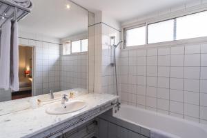 Hotels Hotel Ours Blanc - Place Victor Hugo : photos des chambres