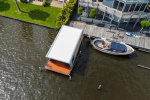 Luxe Houseboat Skoft