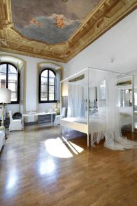 Deluxe Triple Room room in Palazzo Tolomei - Residenza D'Epoca