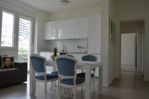 Apartment Seven
