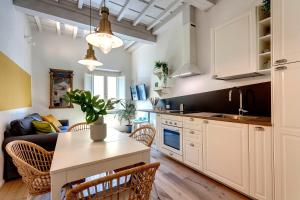 Ricasoli Apartment by Mamo Florence