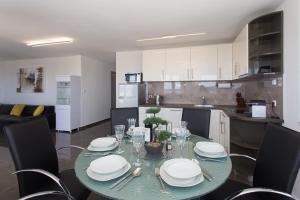 Villa-Split-Luxury-Heated salt water Pool-up to 3 family