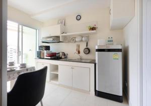 Backpacker Street Airport Place