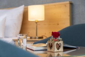 Superior Single Room with Balcony and Harbour View room in Maritim Titisee Hotel
