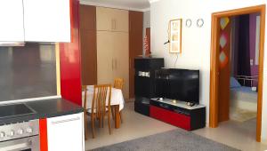 Renovated lovely apartment near airport & sea