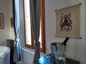 B&B / Chambres d'hotes Number15 Guesthouse Carcassonne : Suite Deluxe avec Lit King-Size
