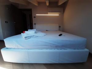 Appartamento DELUXE 1 con vasca idromassaggio vista Lago di Garda, riscaldata, privata e utilizzabile tutto lanno