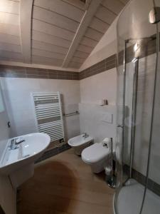 Appartamento DELUXE 1 con vasca idromassaggio vista Lago di Garda, riscaldata, privata e utilizzabile tutto lanno