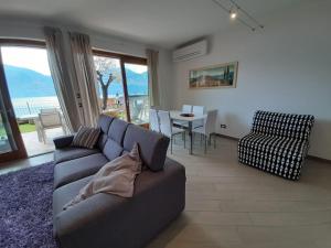 BMP APARTMENT DELUXE 2 JACUZZI RISCALDATA PRIVATA vista Lago di Garda