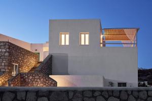 Nirome Luxury Suites Milos Greece