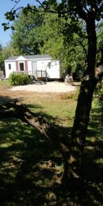 mobil-home à la campagne