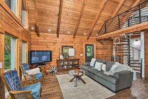 Luxe Jasper Cabin with Deck and Blue Ridge Mtn Views!