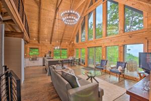 Luxe Jasper Cabin with Deck and Blue Ridge Mtn Views!