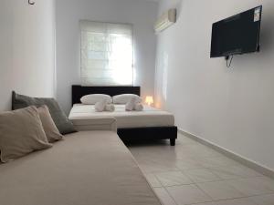 Galini Rooms & Apartments Syros Greece