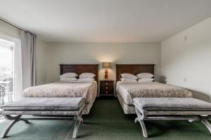 Family Suite with King Bed, Queen Bed and Sofa room in Beach Cove Waterfront Inn