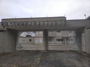 Apartamento térreo em maranduba com ar condicionado