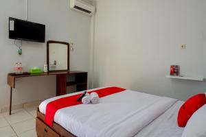 RedDoorz near Padang Golf Adisucipto