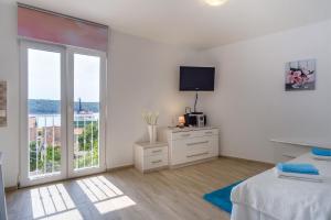 Apartments by the sea Mali Losinj, Losinj - 18322