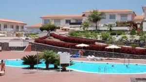 Chill-out Apartments with pools to relax in Tenerife South resort