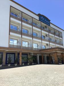 EM Royalle Hotel & Beach Resort
