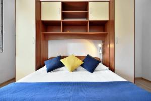 Villa Senjkovic - Apartments with Balcony and Sea View
