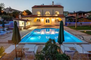 Via Flavia with Common Pool 