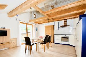 Stilvolle Dachwohnung für 4 im Thermenort Vals