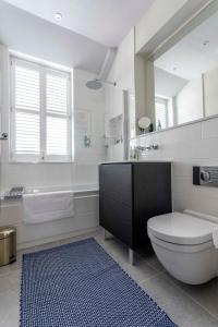 Beautiful, modern 1 bedroom luxury apartment with free allocated onsite parking in Hope Place Bath, City Centre with Beautiful City Views, a stones throw from The Royal Crescent in Bath