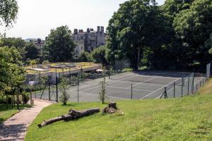 Beautiful, modern 1 bedroom luxury apartment with free allocated onsite parking in Hope Place Bath, City Centre with Beautiful City Views, a stones throw from The Royal Crescent in Bath