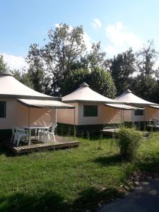 Campings Camping du Lac : photos des chambres