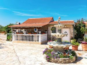 Holiday Home Glavica by Interhome 