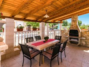 Holiday Home Glavica by Interhome 