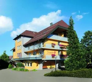 鲁斯堡图伯酒店 - 弗罗伊登施塔特