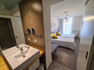 Economy Triple Room room in Hotel Jacobeo