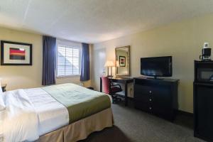 King Room - Disability Access/Non-Smoking room in Quality Inn & Suites Conference Center West Chester