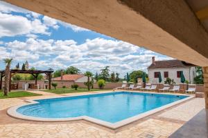 Via Flavia with Common Pool