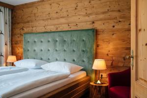 PRIVATE SUITES