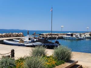 Rustic House Diklo 20m from the sea