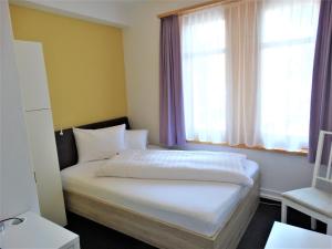 Single Room with Shared Bathroom room in Hotel Bündnerhof